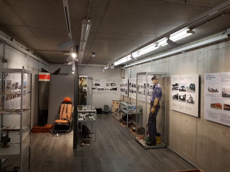 Ontdek de geschiedenis van vliegveld Valkenburg — museum-expo in de Bollenstreek
