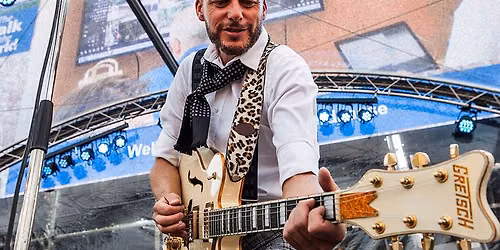 William Smulders met Blue Suede Shoes (ode aan Elvis) — muziek in de Bollenstreek